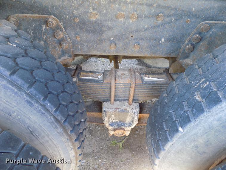 image for item DE1182 1990 Ford L8000 grain truck