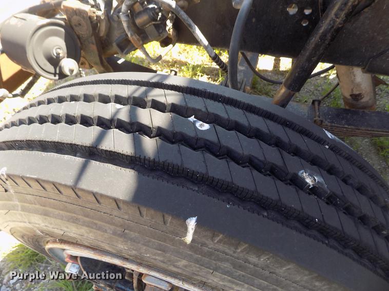 image for item DE1182 1990 Ford L8000 grain truck