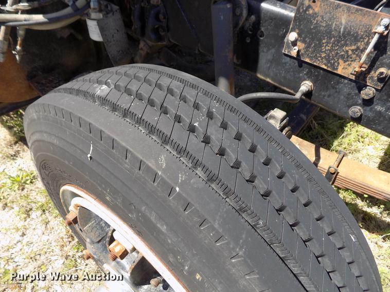 image for item DE1182 1990 Ford L8000 grain truck