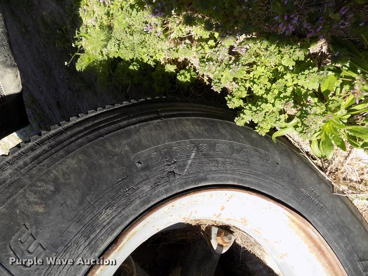 image for item DE1182 1990 Ford L8000 grain truck