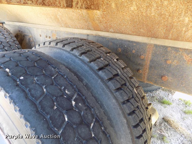 image for item DE1182 1990 Ford L8000 grain truck