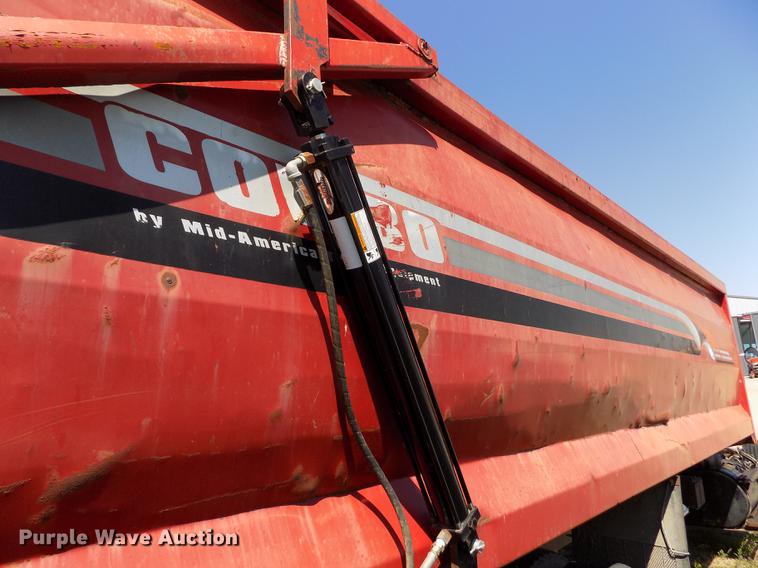 image for item DE1182 1990 Ford L8000 grain truck