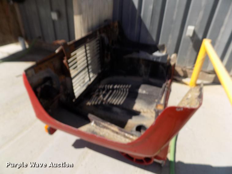 image for item DE1182 1990 Ford L8000 grain truck