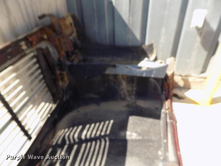 image for item DE1182 1990 Ford L8000 grain truck