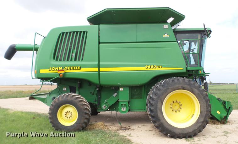 image for item DE1371 2000 John Deere 9650 STS combine