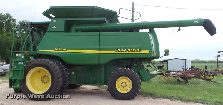 image for item DE1371 2000 John Deere 9650 STS combine