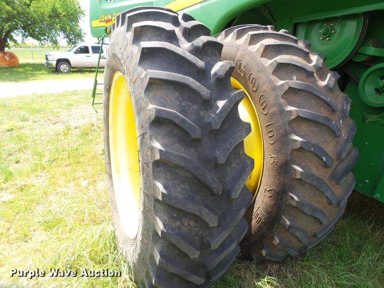 image for item DE1371 2000 John Deere 9650 STS combine