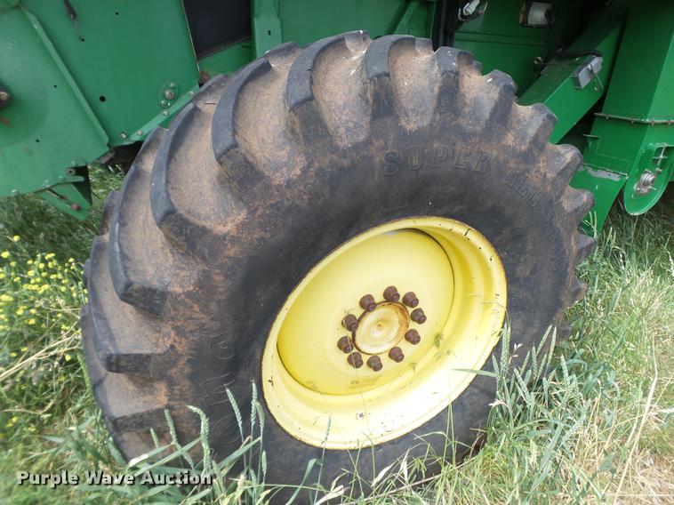 image for item DE1371 2000 John Deere 9650 STS combine