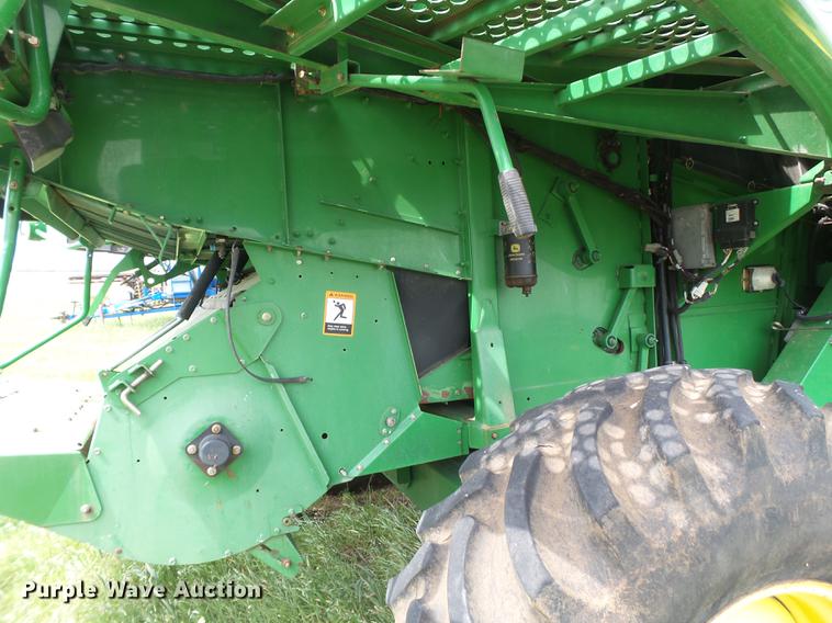image for item DE1371 2000 John Deere 9650 STS combine