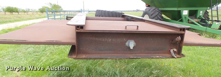 image for item DE1372 Combine trailer