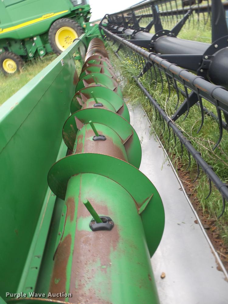 image for item DE1373 2005 John Deere 635 flex head