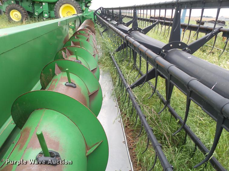 image for item DE1373 2005 John Deere 635 flex head