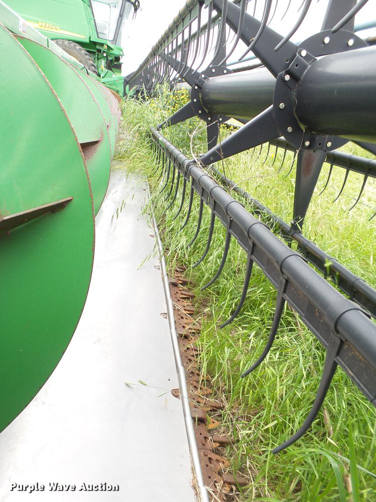 image for item DE1373 2005 John Deere 635 flex head