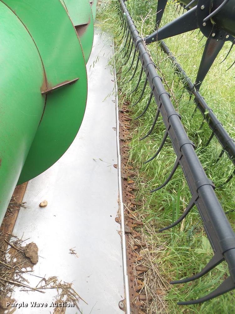 image for item DE1373 2005 John Deere 635 flex head