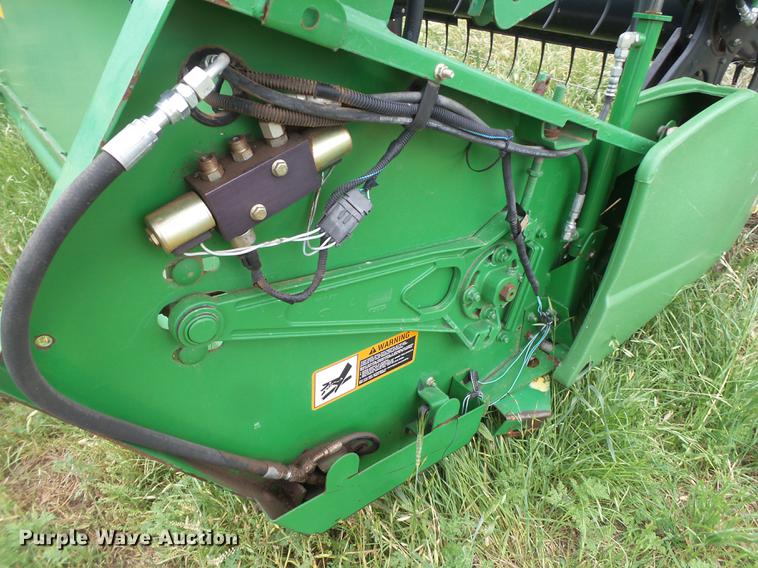 image for item DE1373 2005 John Deere 635 flex head