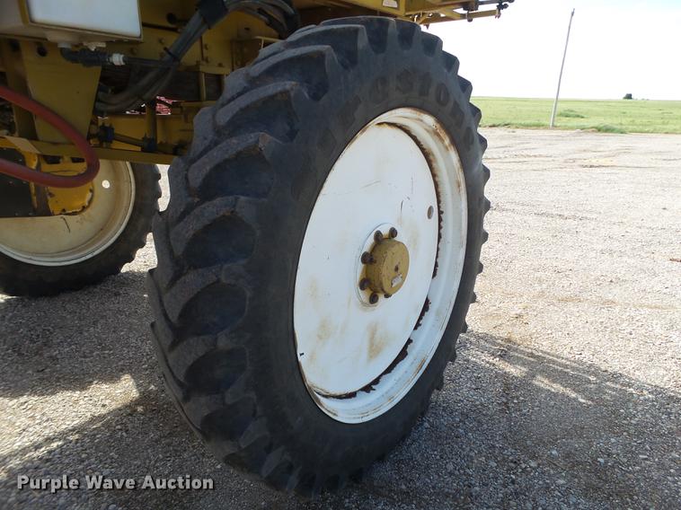 image for item DE1376 2001 Ag-Chem RoGator 854 sprayer