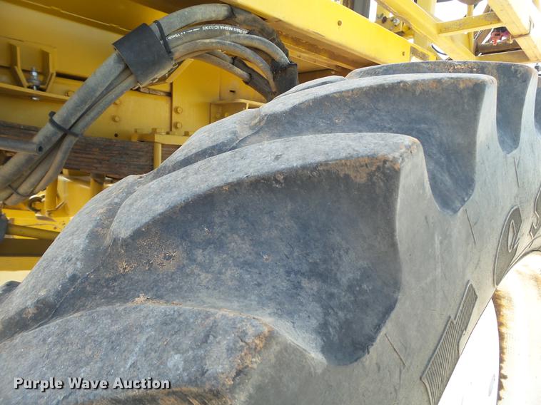 image for item DE1376 2001 Ag-Chem RoGator 854 sprayer