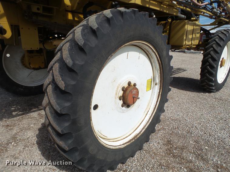 image for item DE1376 2001 Ag-Chem RoGator 854 sprayer