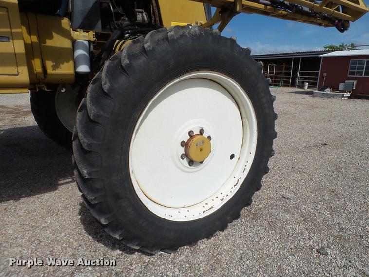 image for item DE1376 2001 Ag-Chem RoGator 854 sprayer