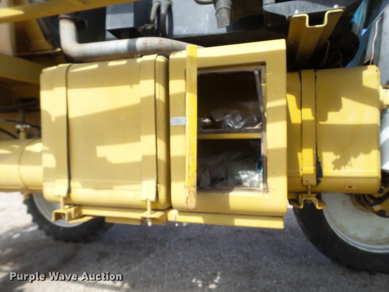 image for item DE1376 2001 Ag-Chem RoGator 854 sprayer