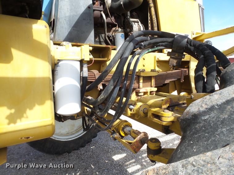 image for item DE1376 2001 Ag-Chem RoGator 854 sprayer