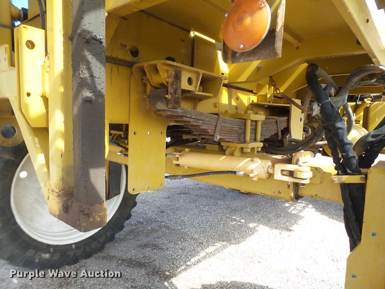 image for item DE1376 2001 Ag-Chem RoGator 854 sprayer