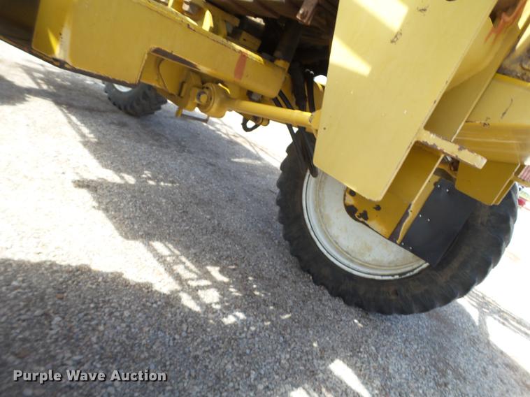 image for item DE1376 2001 Ag-Chem RoGator 854 sprayer