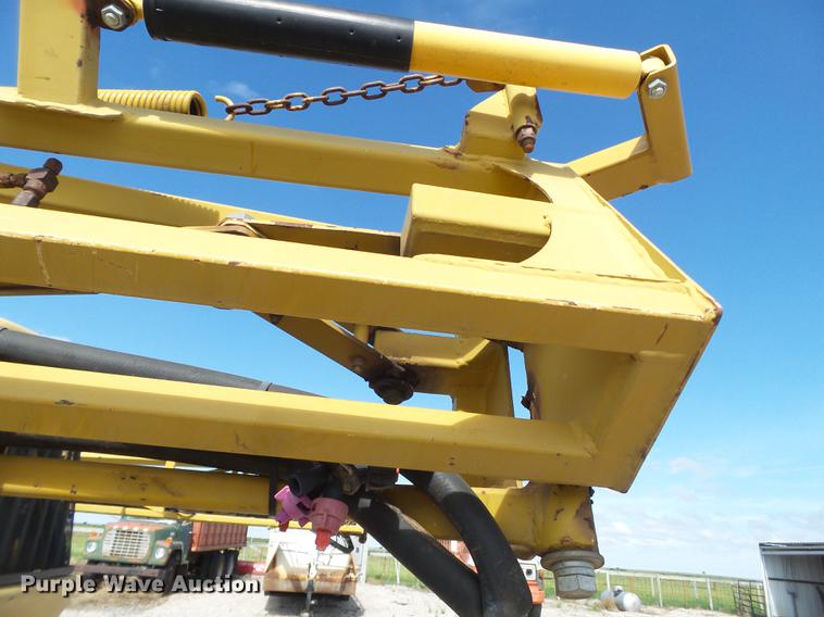 image for item DE1376 2001 Ag-Chem RoGator 854 sprayer