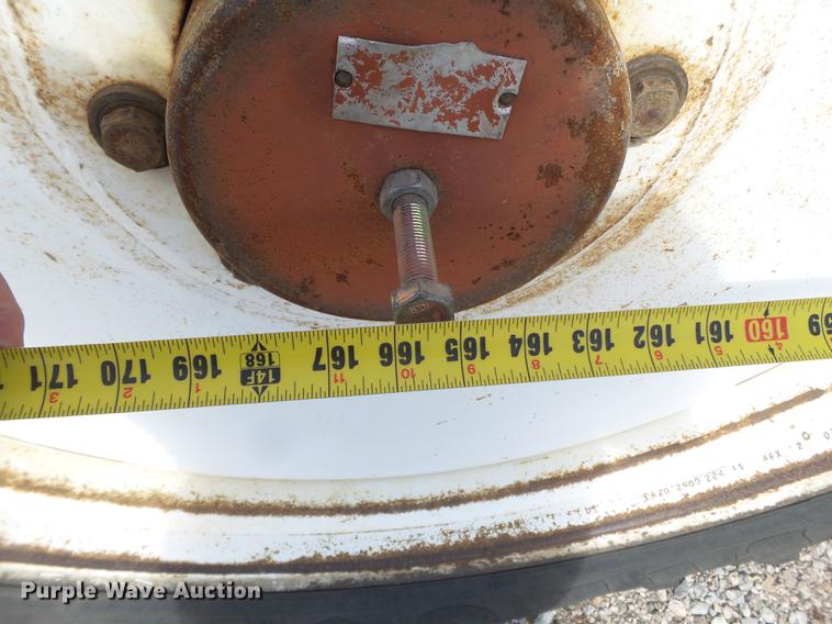 image for item DE1376 2001 Ag-Chem RoGator 854 sprayer