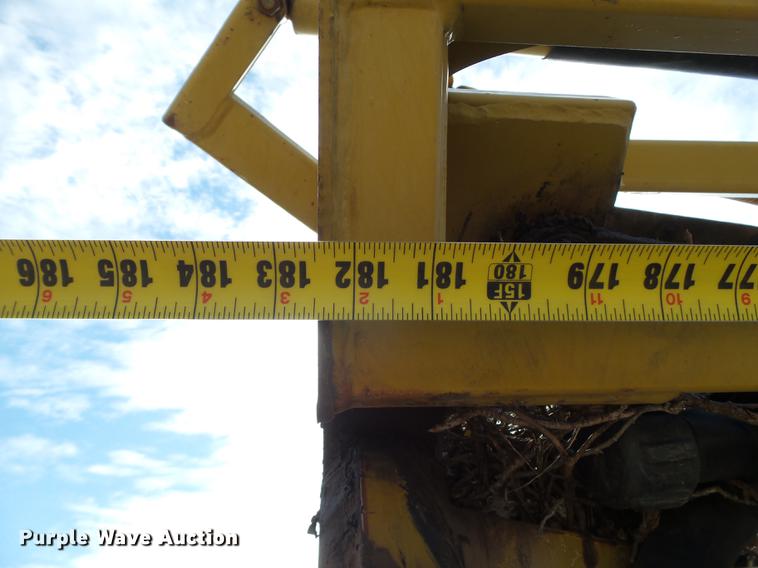 image for item DE1376 2001 Ag-Chem RoGator 854 sprayer