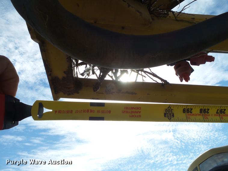 image for item DE1376 2001 Ag-Chem RoGator 854 sprayer