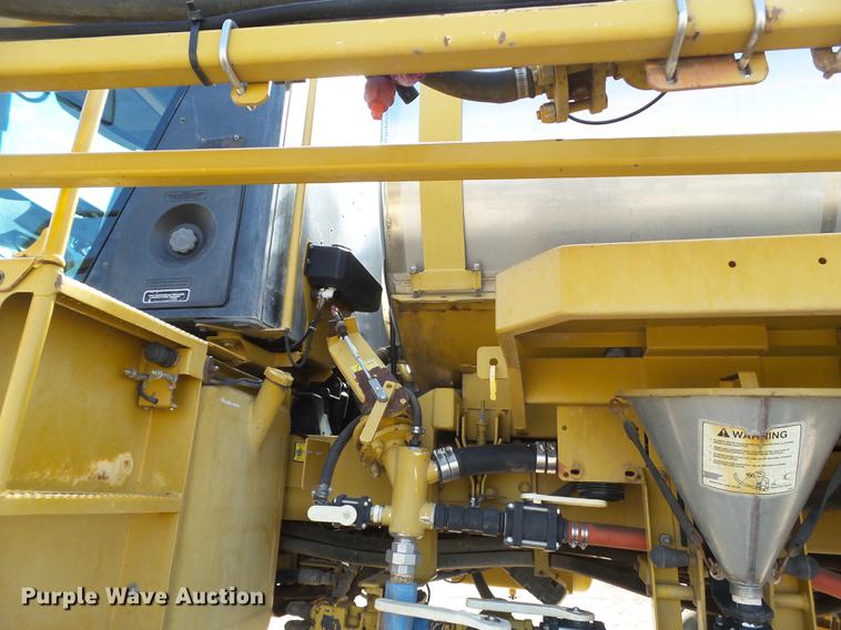 image for item DE1376 2001 Ag-Chem RoGator 854 sprayer