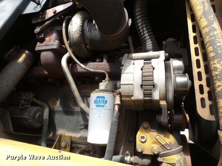 image for item DE1376 2001 Ag-Chem RoGator 854 sprayer