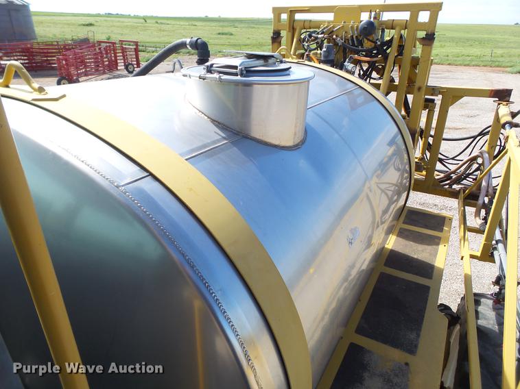 image for item DE1376 2001 Ag-Chem RoGator 854 sprayer