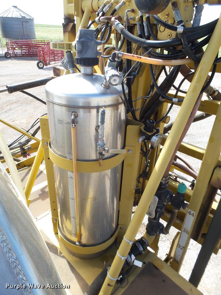 image for item DE1376 2001 Ag-Chem RoGator 854 sprayer