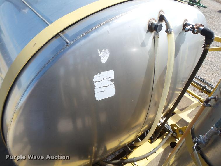 image for item DE1376 2001 Ag-Chem RoGator 854 sprayer