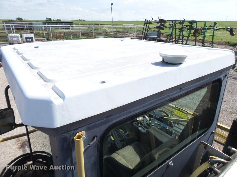 image for item DE1376 2001 Ag-Chem RoGator 854 sprayer