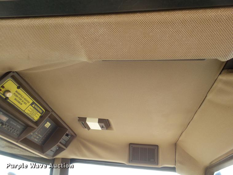 image for item DE1376 2001 Ag-Chem RoGator 854 sprayer