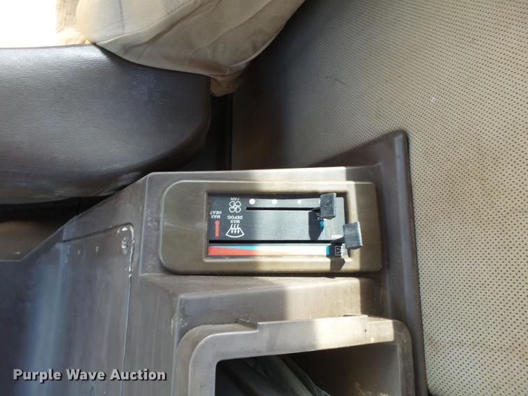 image for item DE1376 2001 Ag-Chem RoGator 854 sprayer