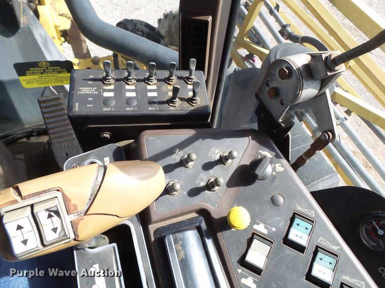 image for item DE1376 2001 Ag-Chem RoGator 854 sprayer