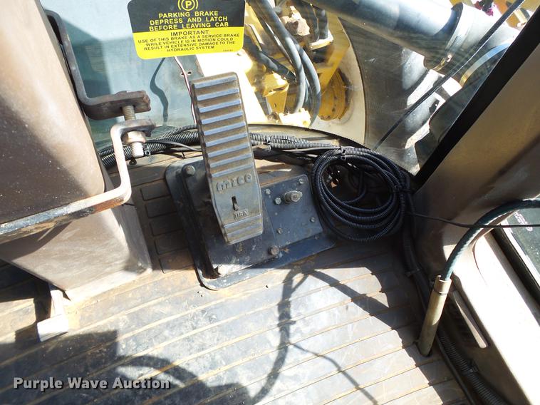image for item DE1376 2001 Ag-Chem RoGator 854 sprayer