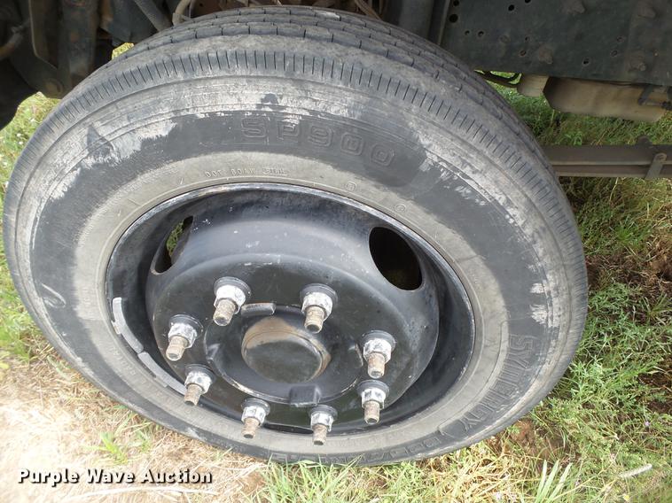 image for item DE1379 2005 Chevrolet C4500 truck cab and chassis