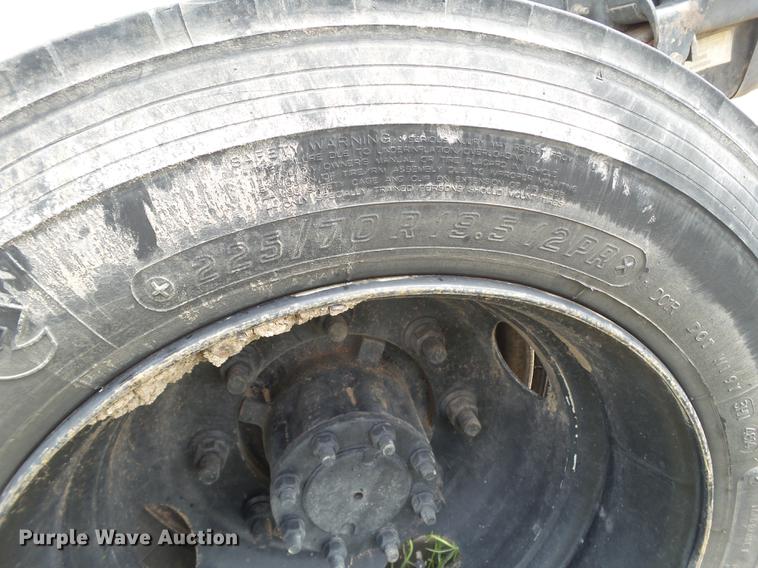 image for item DE1379 2005 Chevrolet C4500 truck cab and chassis