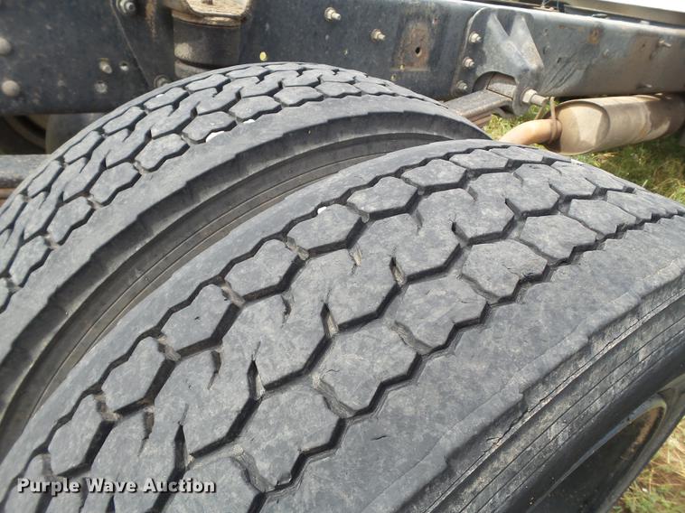 image for item DE1379 2005 Chevrolet C4500 truck cab and chassis