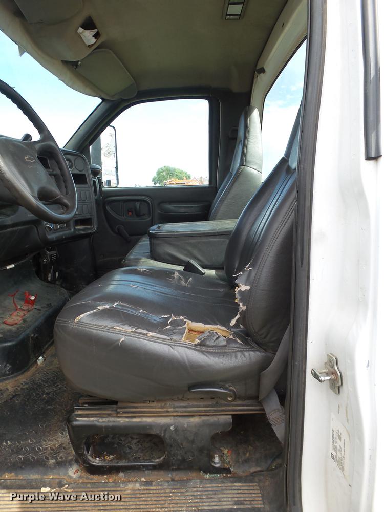 image for item DE1379 2005 Chevrolet C4500 truck cab and chassis