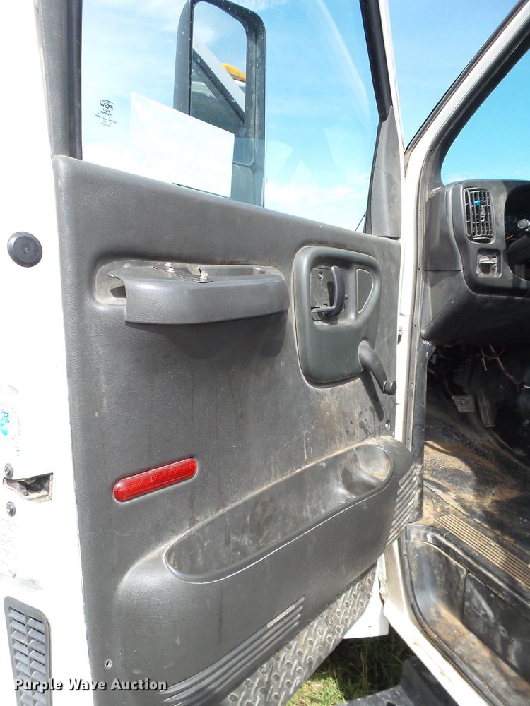 image for item DE1379 2005 Chevrolet C4500 truck cab and chassis