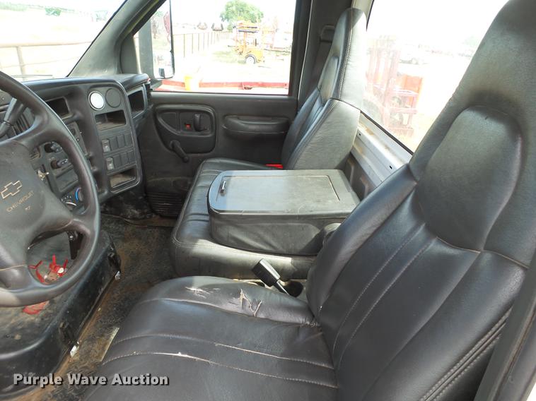 image for item DE1379 2005 Chevrolet C4500 truck cab and chassis