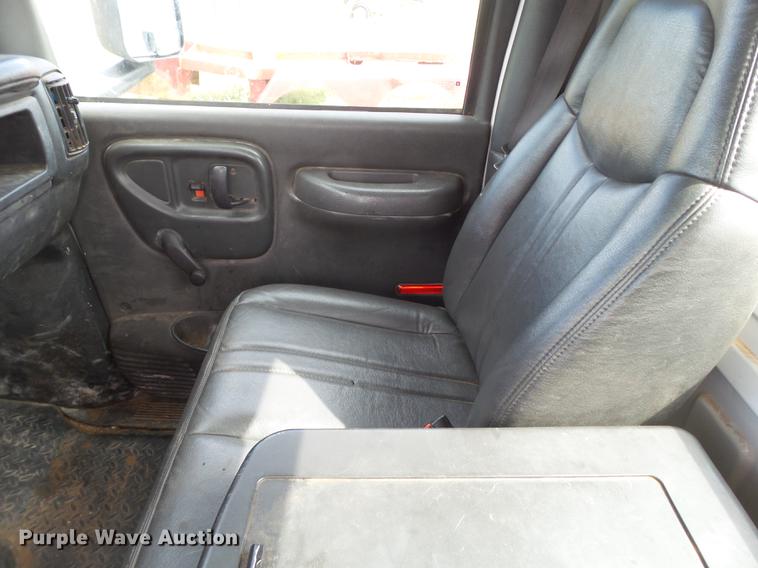 image for item DE1379 2005 Chevrolet C4500 truck cab and chassis