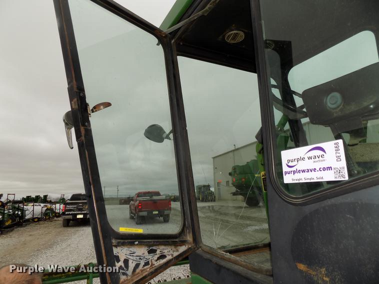 image for item DE7668 1980 John Deere 2280 windrower