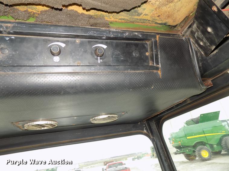 image for item DE7668 1980 John Deere 2280 windrower